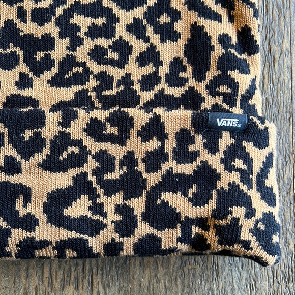 Vans Women’s Breakin Curf beanie-tan and black cheetah print. NWT - Picture 2 of 11